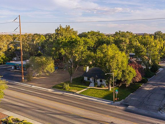 4th image of 3113 W Overland Rd