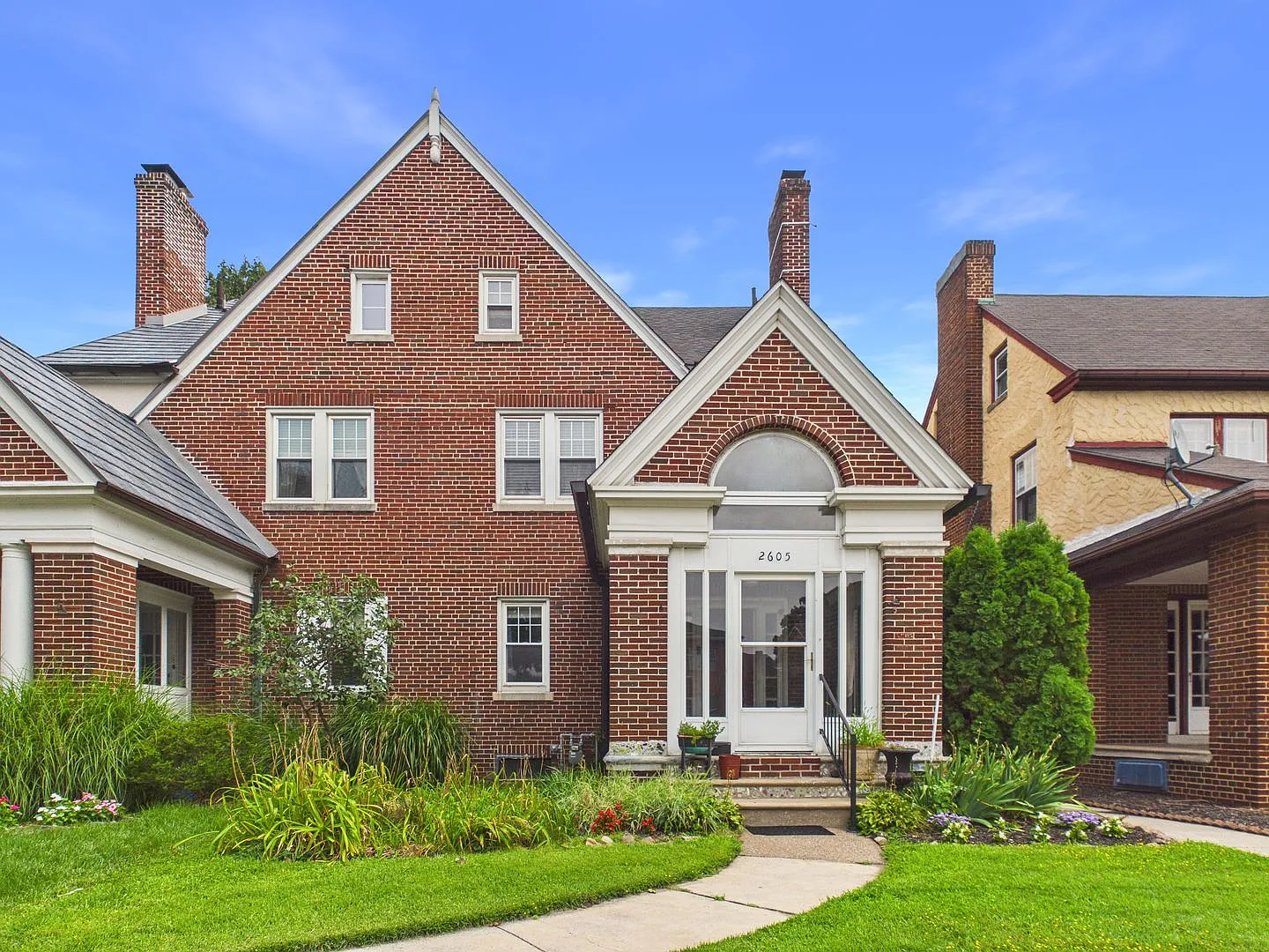 Beautiful 5 Bedroom Single Family Home on N 2nd — Photo 1