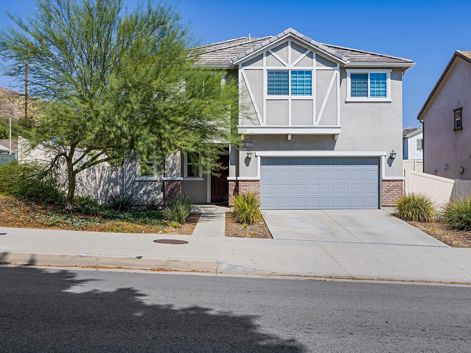 3 bed, 2100 sqft, $4,400 — Photo 1
