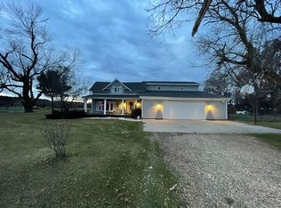 9248 3rd St, Almond, WI 54909