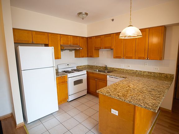 4th image of 2322 S Canal St Unit 311