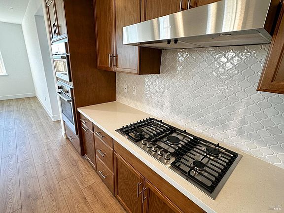 5th image of 505 Merritt Street
