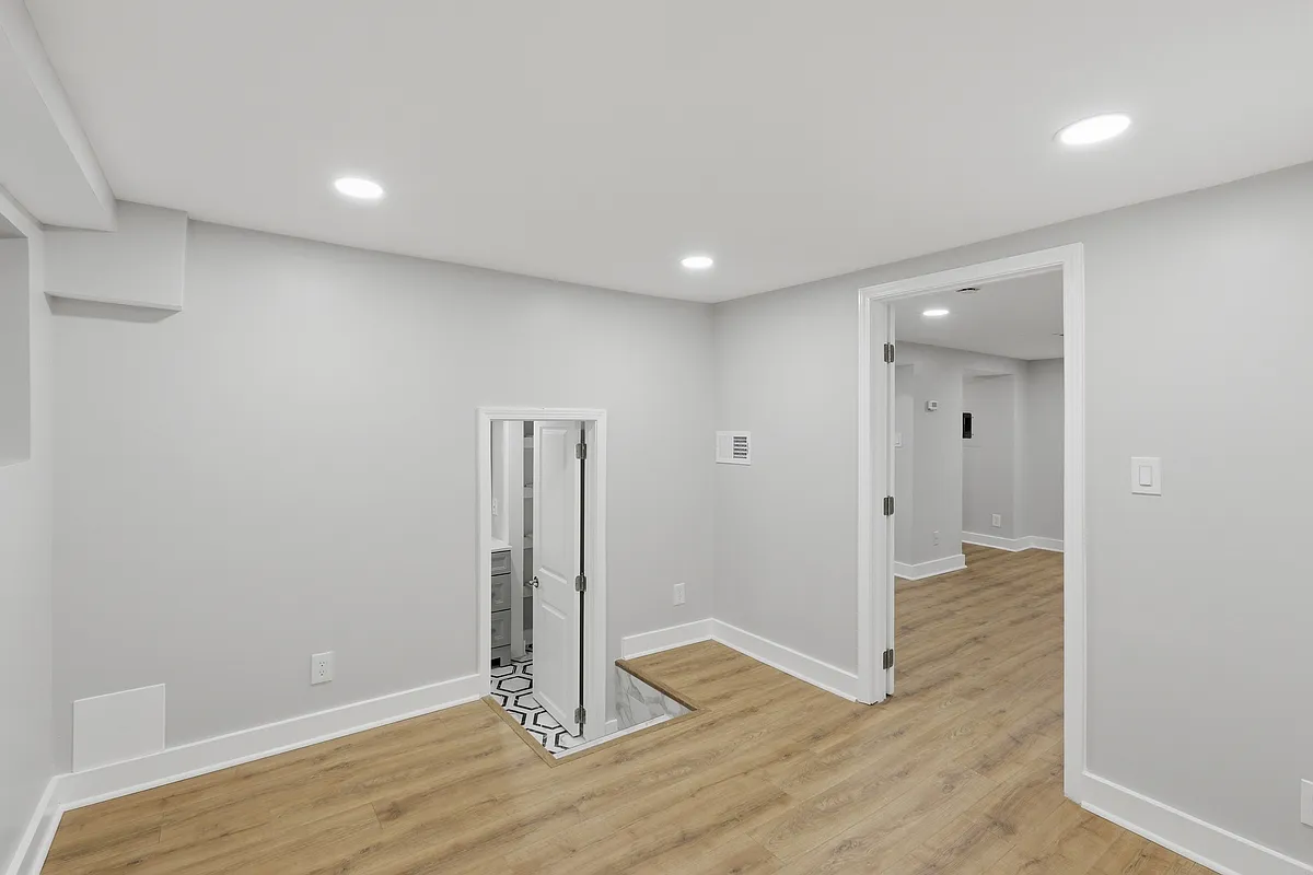 Building Photo - 2388 Champlain St NW #1