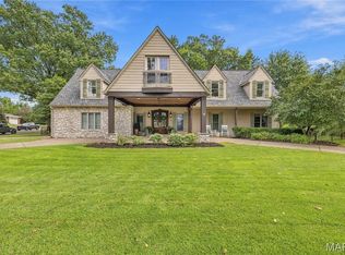 9532 S Geyer Rd, Saint Louis, MO 63127