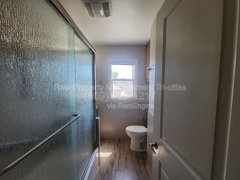 414 Douglass Ave — Photo 12