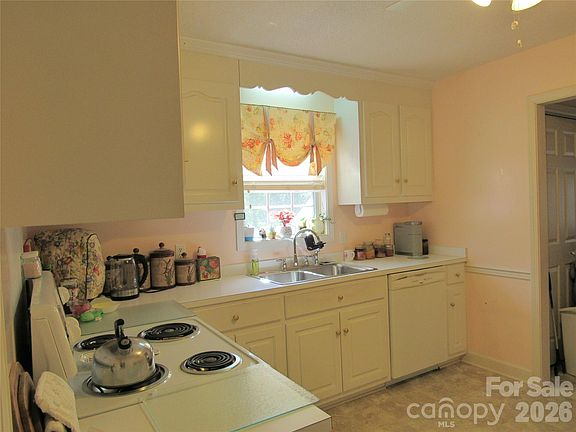 5th image of 2514 Oxford Cir