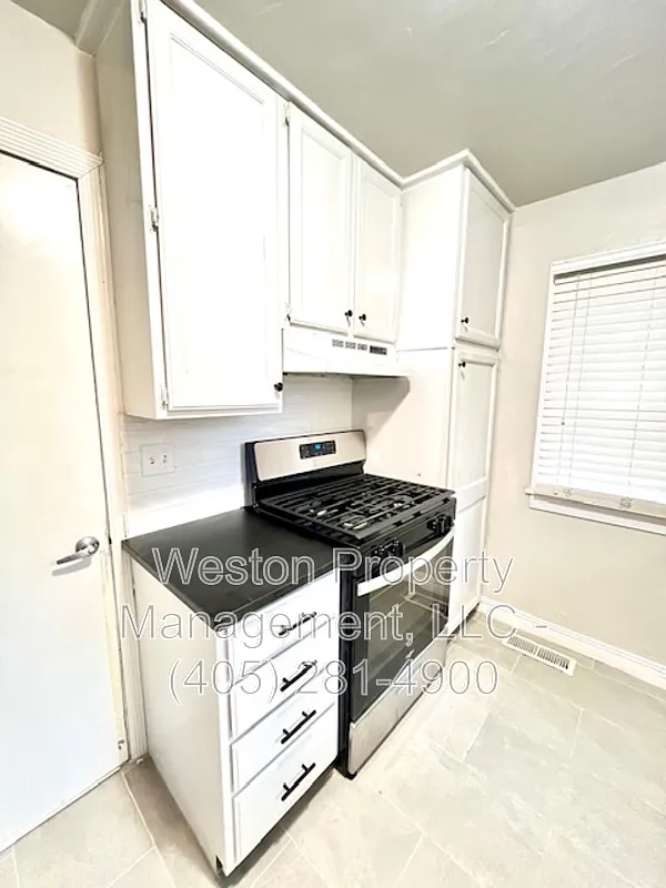 2 bed, 1.0 bath, 924 sqft, $1,325 — Photo 3