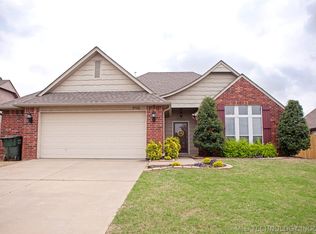 9708 E 110th St, Owasso, OK 74055