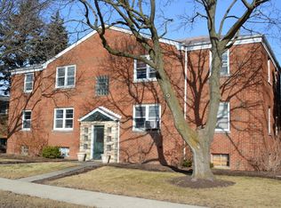 8924 31st St APT 2W, Brookfield, IL 60513