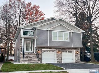 15 Parkway, Rochelle Park, NJ 07662