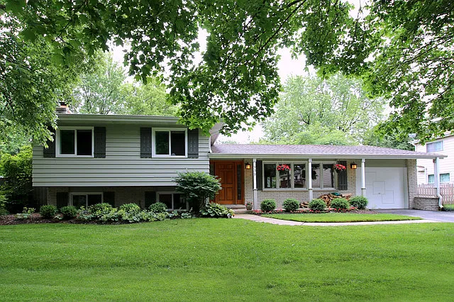 939 Fairlawn Ave photo 1