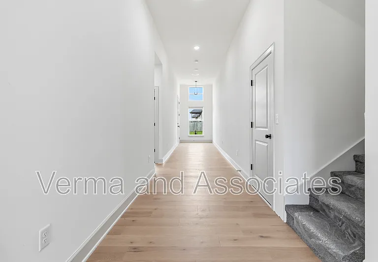 920 Trestle Ln — Photo 12