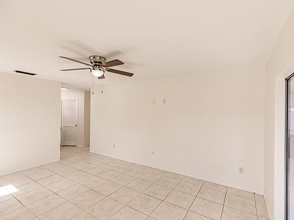 5th image of 2033 SE 27th Ter