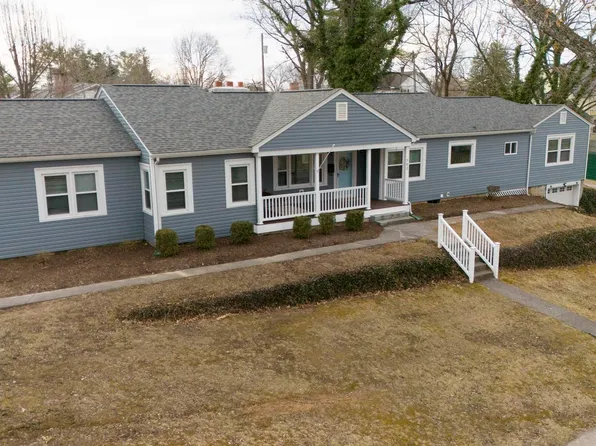 702 Wadsworth St, Radford, VA 24141