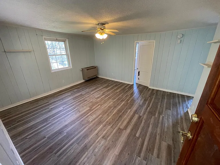300 New Haw Creek Rd #B — Photo 3