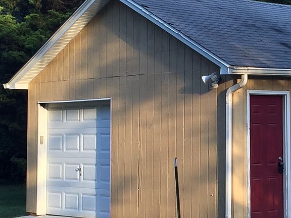 Detached Garage