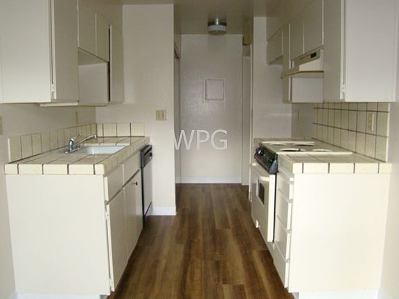 4th image of 15112 Lynn Ave