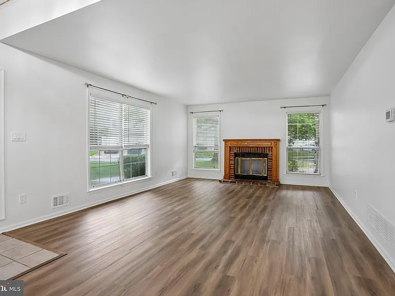1 Colebrook Ct — Photo 7