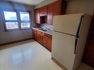 1414 S 55th St APT 3, Milwaukee, WI 53214