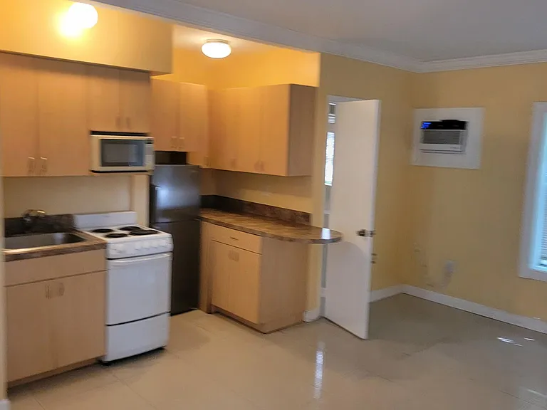 717 NE 1st St #1E — Photo 2