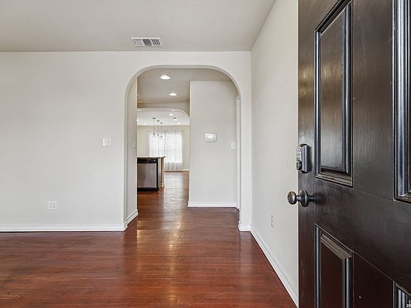 5th image of 114 E Hutchins Pl