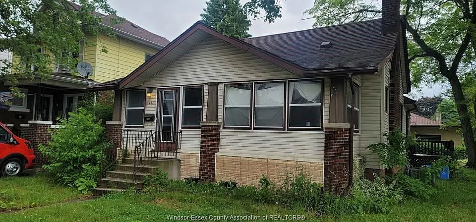 2292 Dougall Ave #UPPER