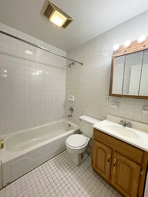 Rented by Jonis Realty | media 7