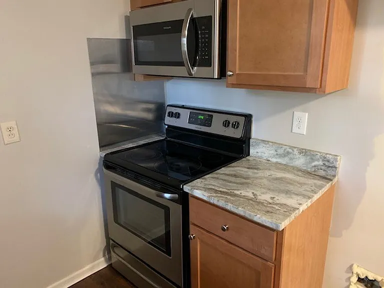 320 S Hawthorne St — Photo 6