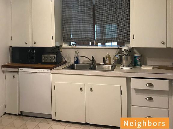 3rd image of 1329 Paris Ave NE