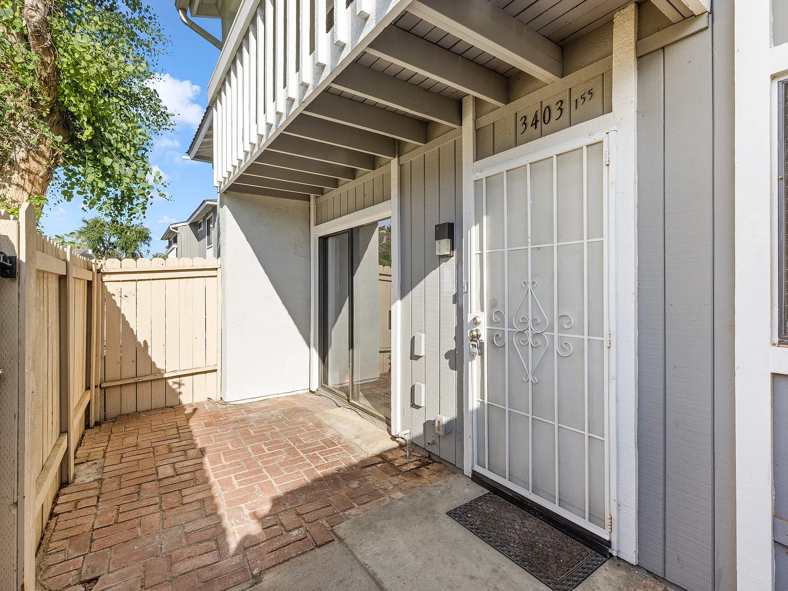 2 bed, 1.5 bath, 912 sqft, $2,550 — Photo 3