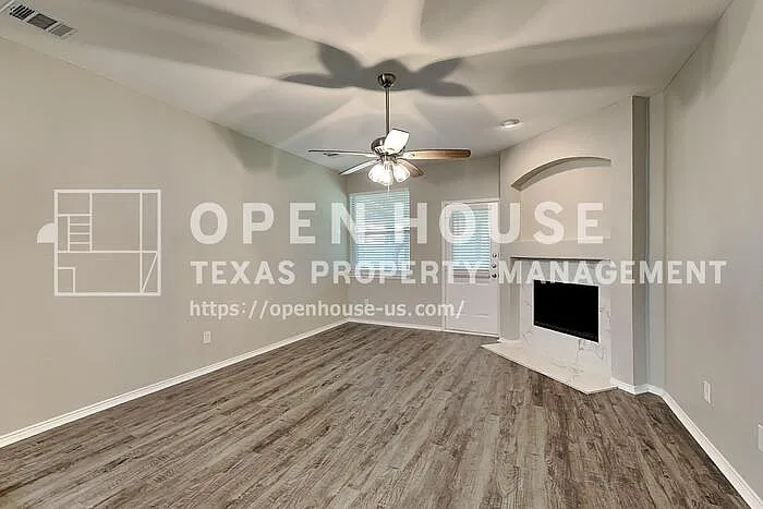 1317 Eagle Wing Ln — Photo 5