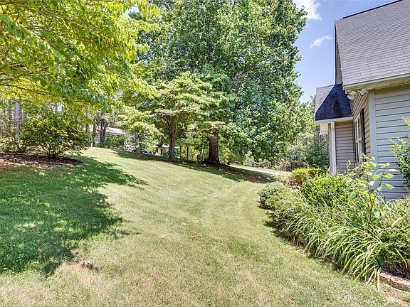 4th image of 100 Sycamore Dr