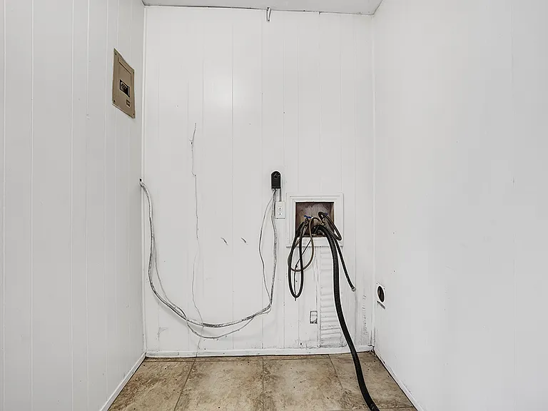 224 Shellwood Dr — Photo 12