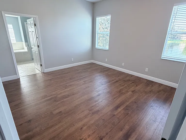 5373 Outlook Dr — Photo 16