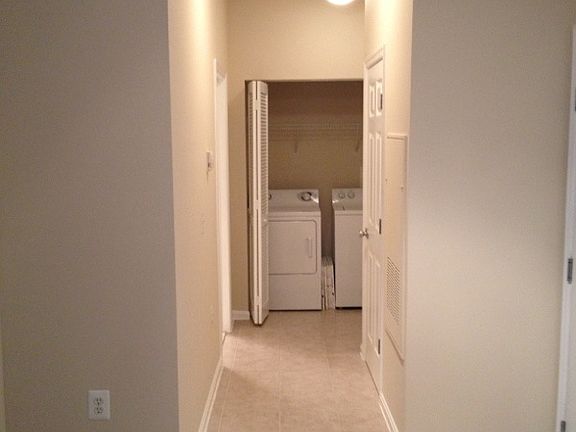 Hallway & Washer/Dryer