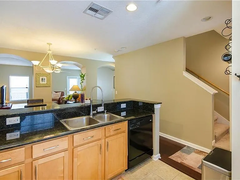 3201 W Horatio St — Photo 4
