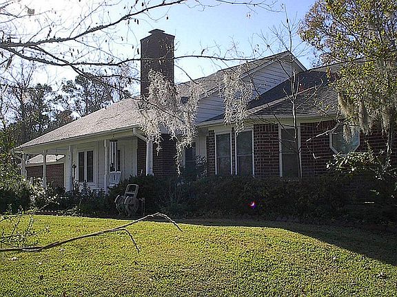 Wow! Lovely Curb Appeal!