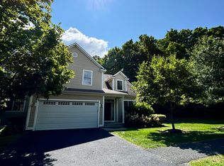 11 Pine Holw, Amherst, MA 01002