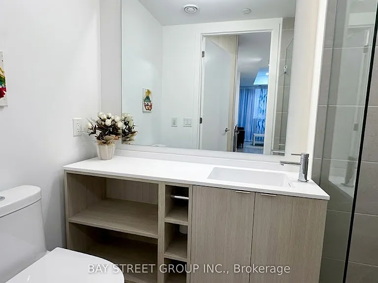 100 Queen St E #2911 — Photo 12