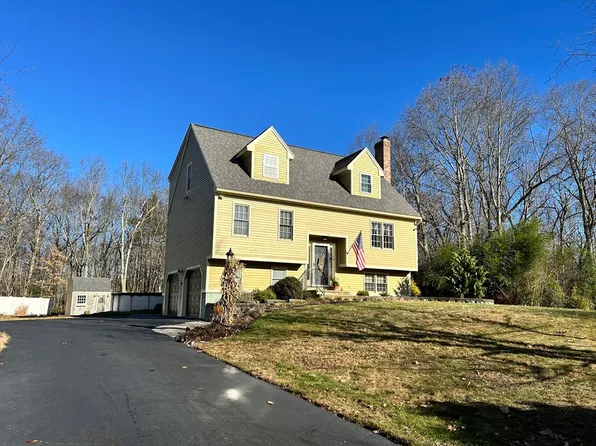 4 Autumn Ln, Leicester, MA 01524