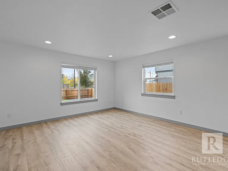 347 Lozier Ln — Photo 8
