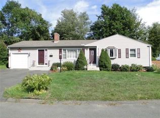 26 Knollwood Cir, Holyoke, MA 01040