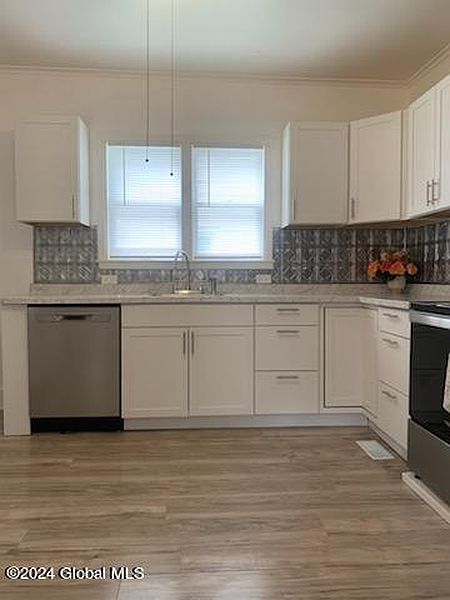 4th image of 34 Helwig Street