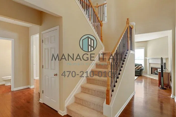 3 bed, 2.5 bath, 1949 sqft, $2,699 — Photo 3