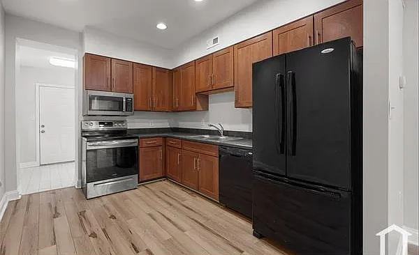 200 N Glover St — Photo 3