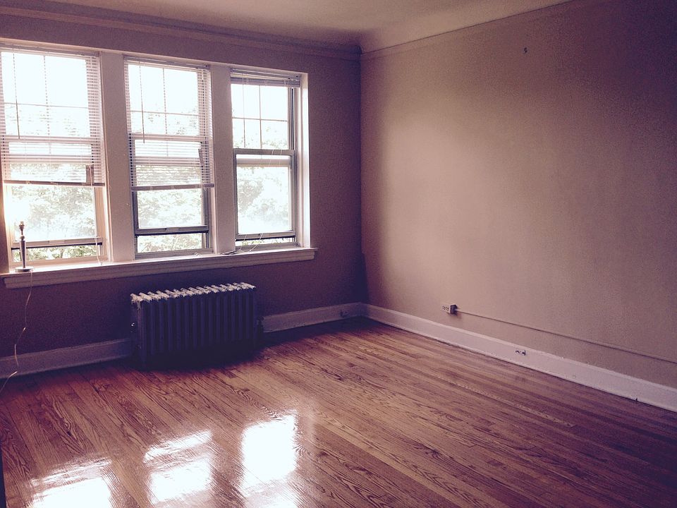 1st image of 1907 W Granville Ave APT 2