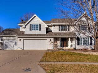 12851 Walnut Ridge Dr, Clive, IA 50325