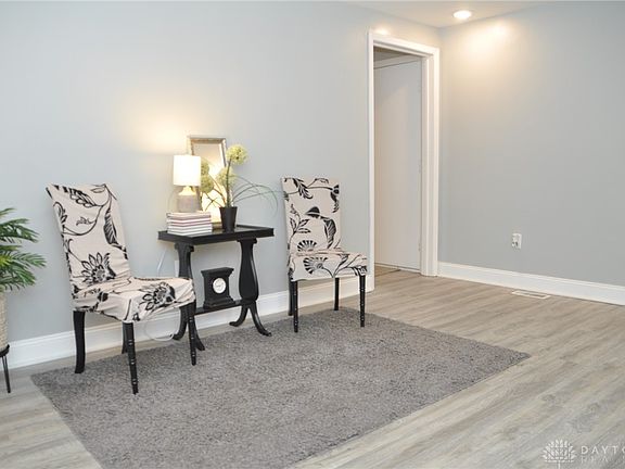 3rd image of 109 Danvers Farm Cir