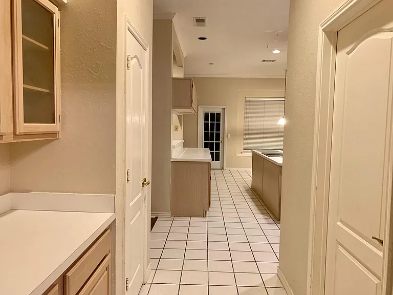 2708 Wickham Ct — Photo 3