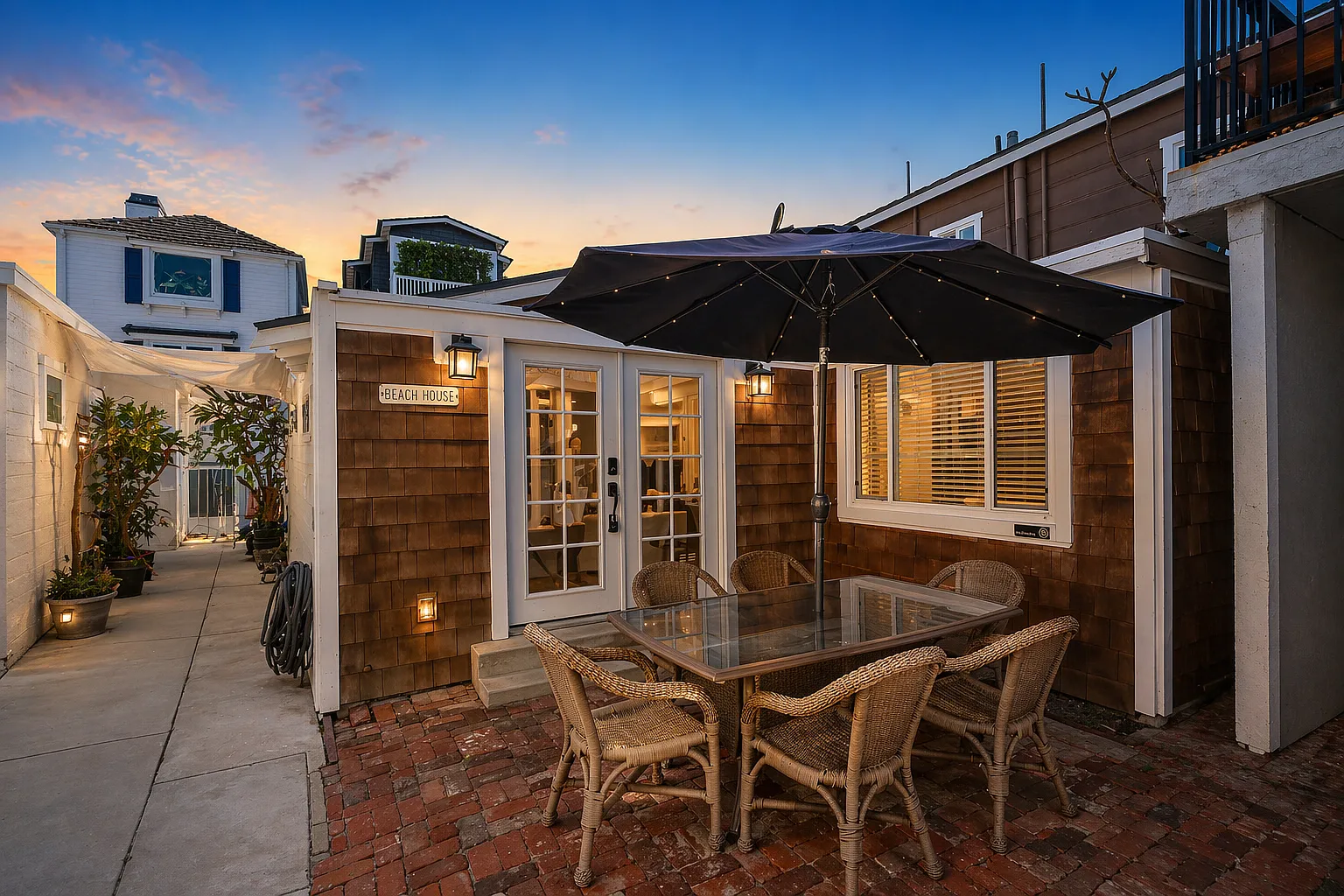 1825 W Balboa Blvd — Photo 1
